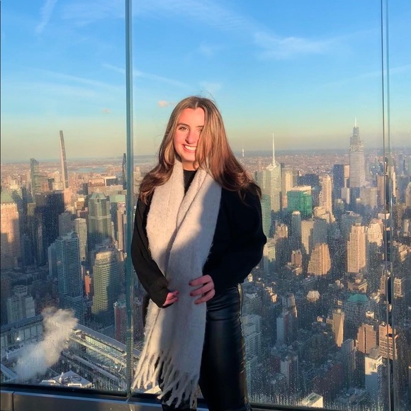 Meet your Posher, Julia - Picture 1 of 1